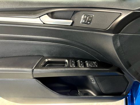 Used 2020 Ford Fusion Titanium image 22