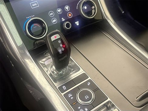 Used 2020 Land Rover Range Rover Sport SE image 16