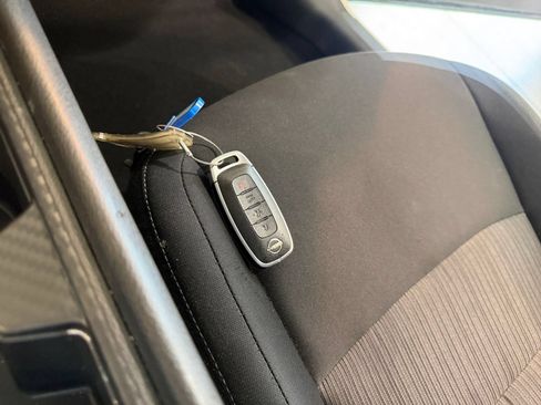 Used 2025 Nissan Sentra SV FWD image 17