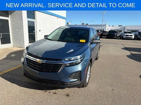 Used 2024 Chevrolet Equinox LS w/ LS Convenience Package FWD image 2