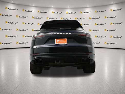 Used 2021 Porsche Cayenne Turbo w/ Premium Package Plus AWD/4WD image 55