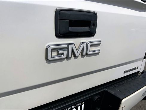 Used 2016 GMC Sierra 1500 Denali w/ Enhanced Driver Alert Package AWD/4WD image 27