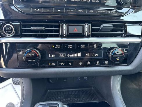 Used 2024 Nissan Pathfinder SL w/ SL Premium Package FWD image 21