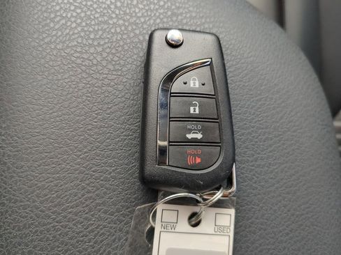 Used 2023 Toyota Camry SE image 32