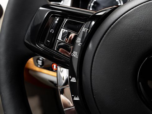 Used 2019 Rolls-Royce Phantom Sedan image 80