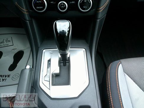 Used 2022 Subaru Crosstrek 2.0i Premium w/ Moonroof Package image 17