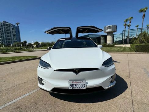 Used 2018 Tesla Model X 75D AWD/4WD image 2
