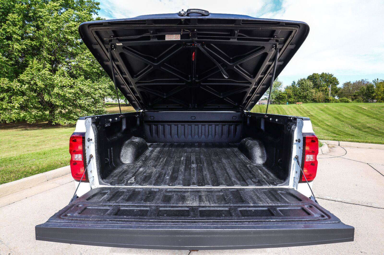 Used 2017 Chevrolet Silverado 1500 LT w/ All Star Edition AWD/4WD image 19