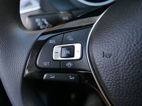 Used 2020 Volkswagen Tiguan S image 16