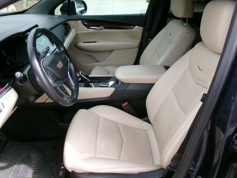 Used 2018 Cadillac XT5 Luxury w/ Driver Awareness Package FWD image 13