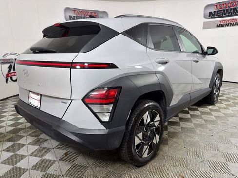 Used 2024 Hyundai Kona SEL AWD/4WD image 3