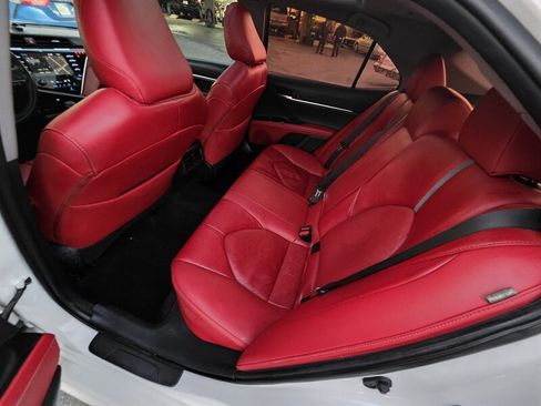 Used 2018 Toyota Camry XSE image 13