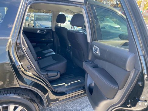 Used 2017 Nissan Pathfinder SV image 14
