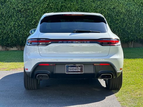 Certified 2025 Porsche Macan AWD/4WD image 7