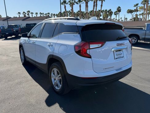 Used 2022 GMC Terrain SLE w/ Driver Convenience Package image 5