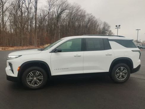 Used 2026 Chevrolet Traverse LT image 8