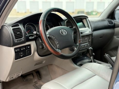 Used 2005 Toyota Land Cruiser AWD/4WD image 28