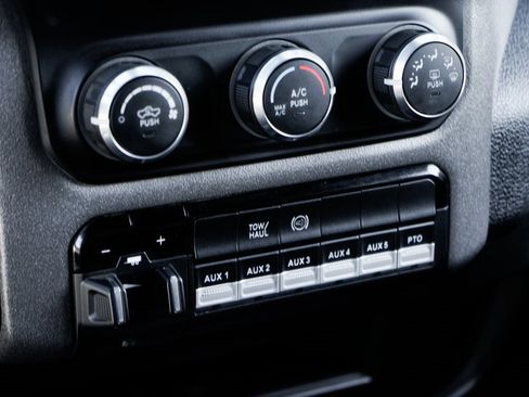 Used 2022 RAM 5500 Tradesman w/ Chrome Appearance Group image 33