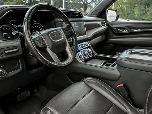 Used 2021 GMC Yukon Denali w/ Denali Premium Package image 13