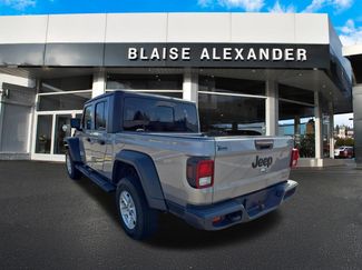 Used 2020 Jeep Gladiator Sport w/ Quick Order Package 24S AWD/4WD video 5