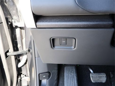 Certified 2023 Land Rover Range Rover SV image 3