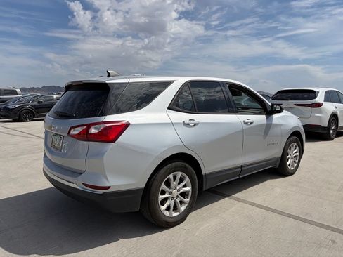 Used 2018 Chevrolet Equinox LS FWD image 3