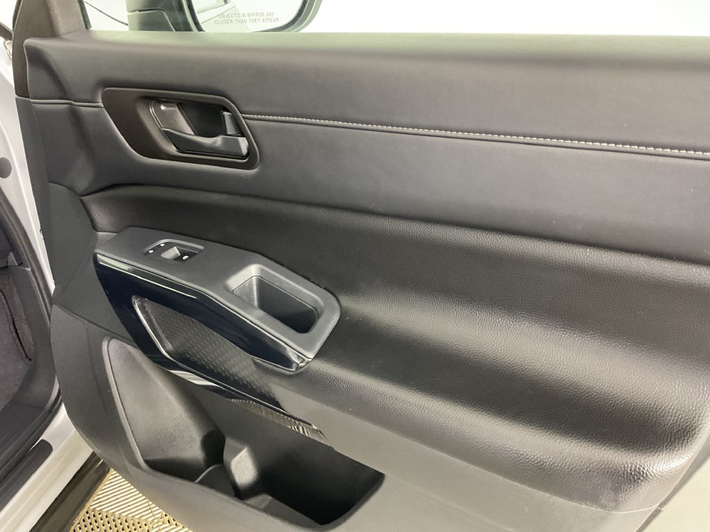 Used 2025 Nissan Pathfinder SV AWD/4WD image 25