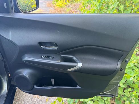 Used 2021 Nissan Kicks SV image 8