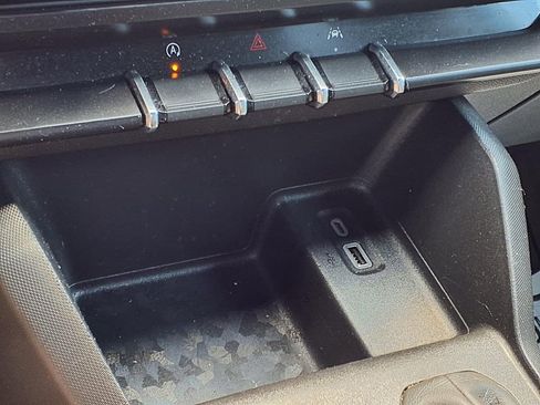 Used 2024 Chevrolet Colorado W/T image 13