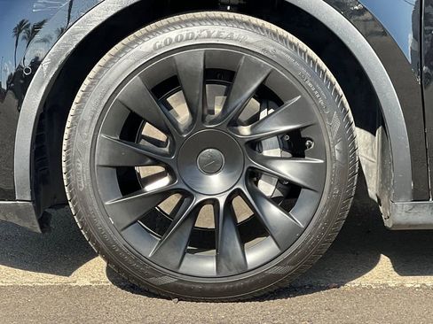 Used 2021 Tesla Model Y Long Range AWD/4WD image 27