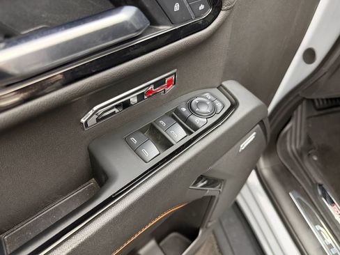 Used 2025 GMC Sierra 1500 AT4 w/ Technology Package AWD/4WD image 12