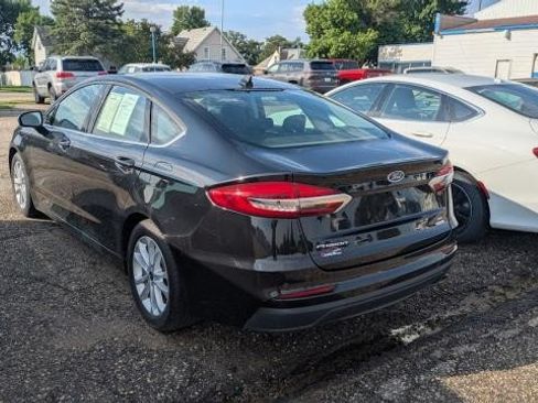 Used 2019 Ford Fusion SE FWD image 4