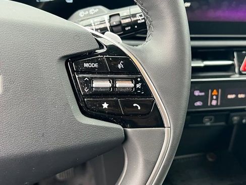 Certified 2025 Kia Niro EX w/ EX Cold Weather Package image 23