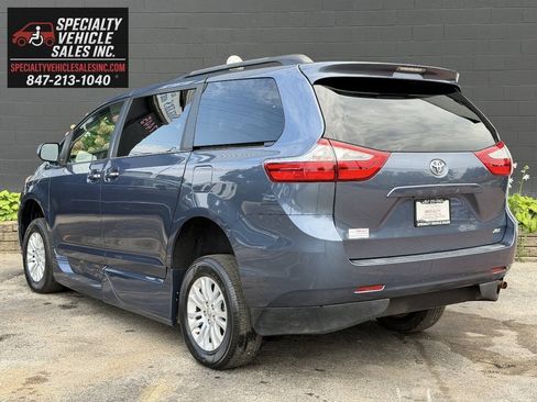 Used 2015 Toyota Sienna XLE FWD image 5