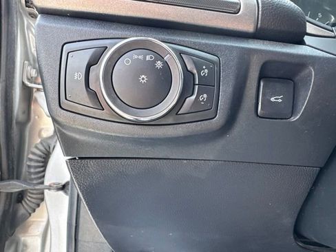 Used 2017 Ford Fusion SE w/ Equipment Group 201A FWD image 12