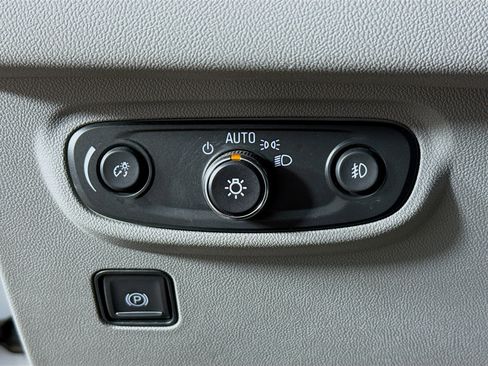 Used 2024 GMC Terrain SLT image 9