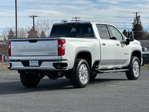 Used 2023 Chevrolet Silverado 2500 High Country image 2