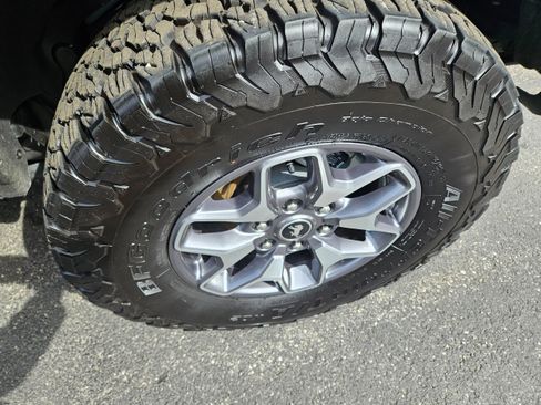 Certified 2025 Ford Bronco Badlands image 9