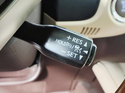 Used 2017 Lexus ES 350 w/ Luxury Package FWD image 17