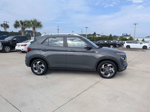 Used 2025 Hyundai Venue SEL FWD image 2