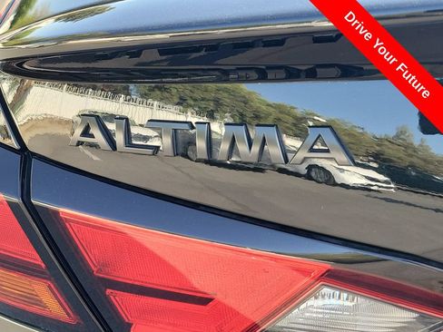 Used 2022 Nissan Altima 2.5 SR w/ Midnight Edition Package FWD image 30