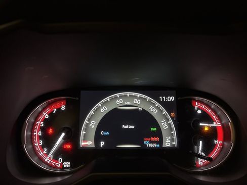 Used 2025 Toyota RAV4 XLE AWD/4WD image 16