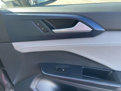 Used 2024 Volkswagen Taos SE image 36