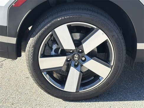 Used 2024 Hyundai Santa Fe Limited image 17