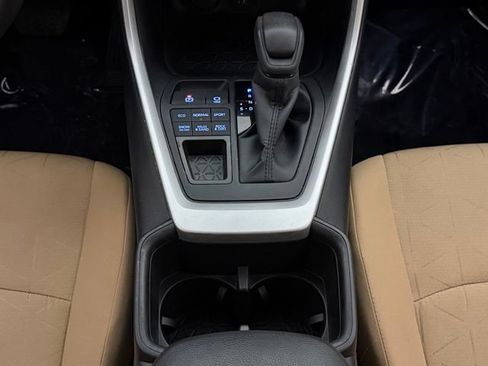 Used 2025 Toyota RAV4 XLE AWD/4WD image 29