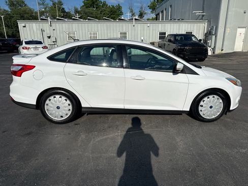 Used 2014 Ford Focus SE FWD image 2