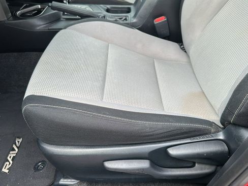 Used 2017 Toyota RAV4 XLE FWD image 16