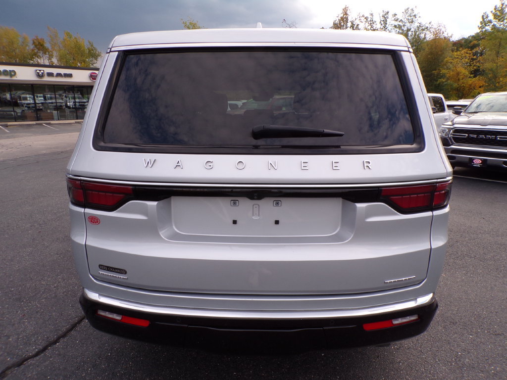 Used 2022 Jeep Wagoneer Series II w/ Flexible Seating Group AWD/4WD image 15
