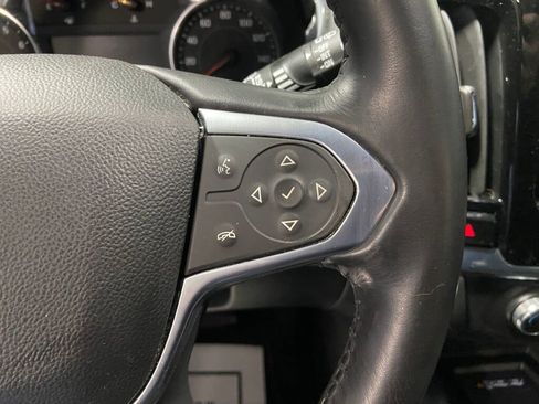 Used 2022 Chevrolet Traverse LT image 17