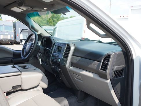 Used 2018 Ford F550 2WD Regular Cab Super Duty image 2